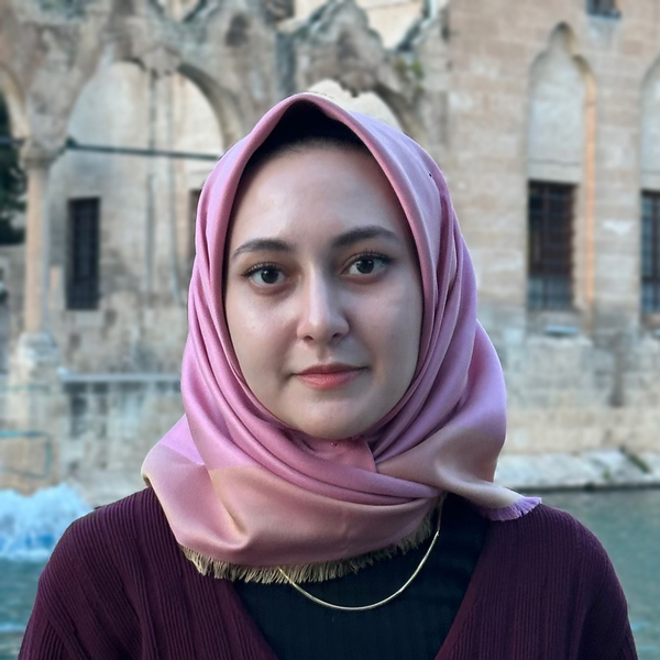 Cemre - İngilizce öğretmeni - 