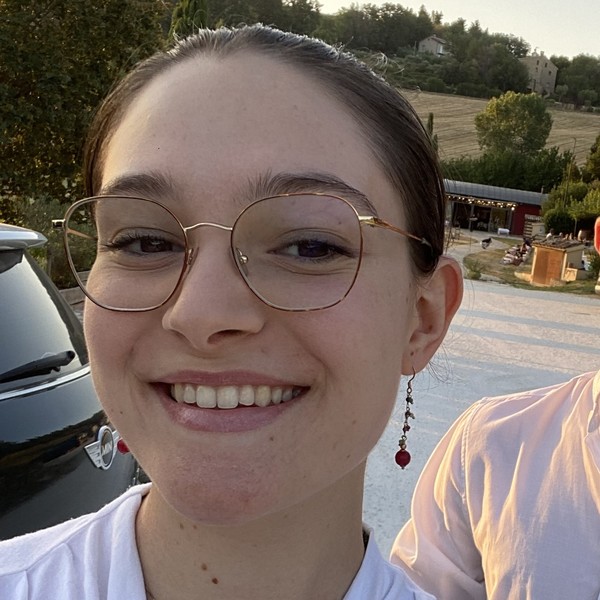 Elena - Insegnante di chimica - Forlì