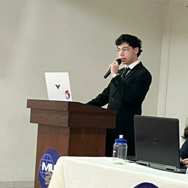 Carlos - prof de Oratoria - Chihuahua