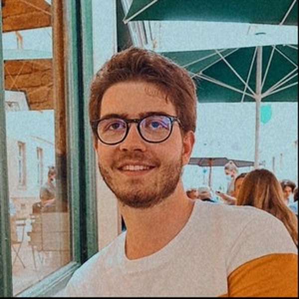 Théo - professeur d'histoire - Strasbourg