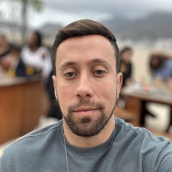 Lucas - Professor de português - Rio de Janeiro