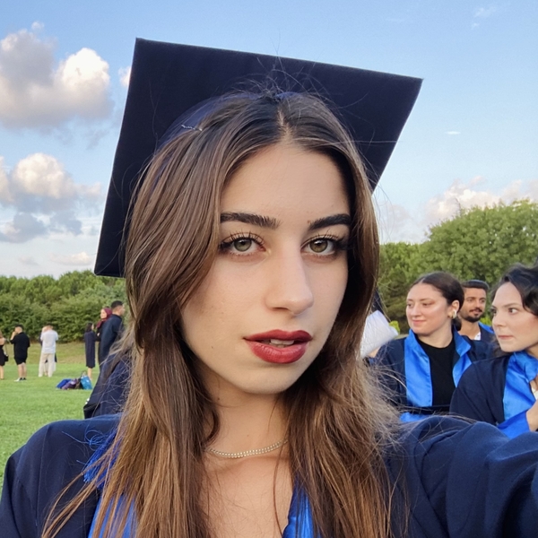 Nida - Tarih öğretmeni - 