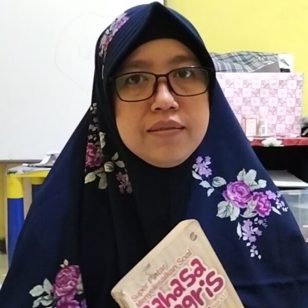 Diah - Guru bahasa inggris - Kecamatan Cipayung