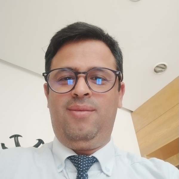 Nizar - Prof d'économie - Kénitra