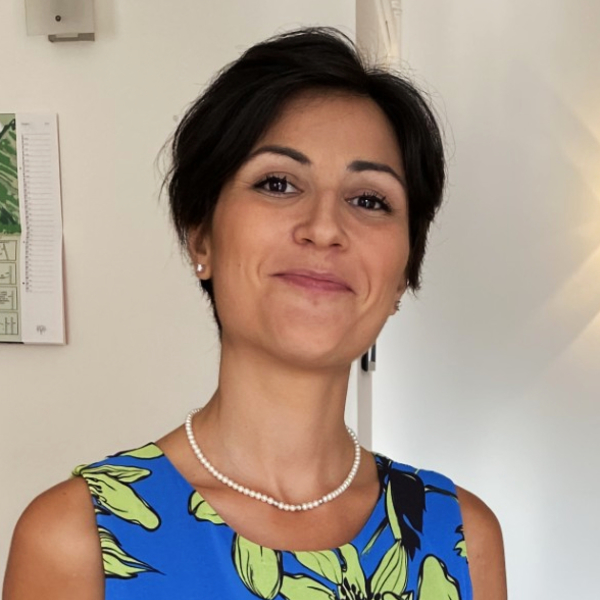 Alessandra - Insegnante di aiuto tesi - Milano
