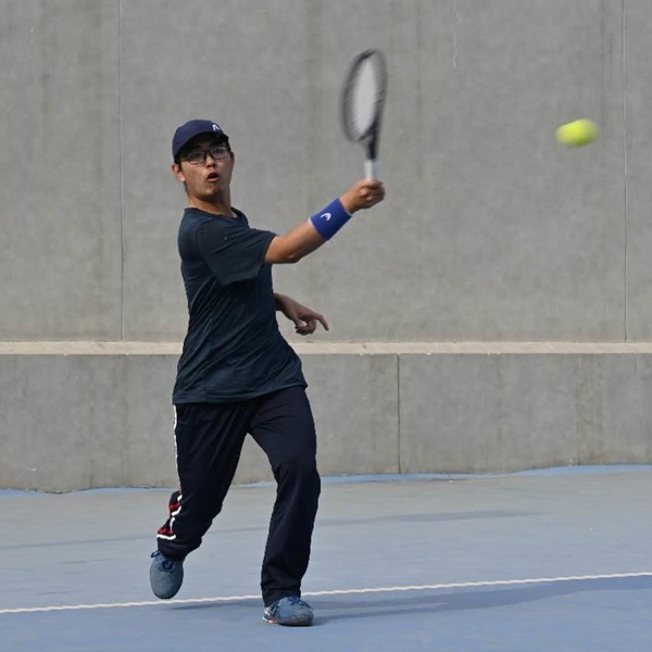 Qizhi - Prof de tennis - Mougins