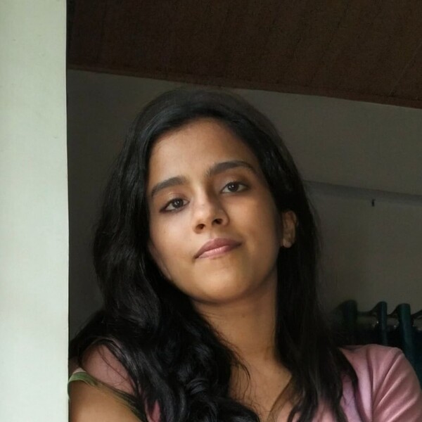 Lydia - Economics tutor - Mylapra part