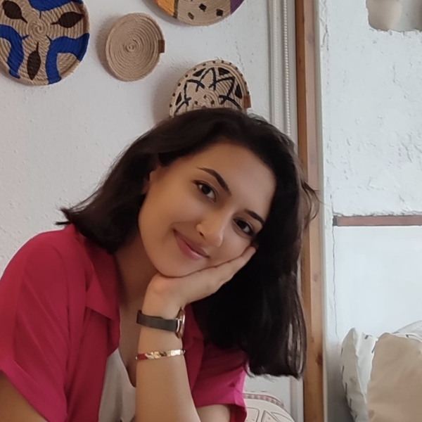 Senem - Türkçe öğretmeni - İzmir