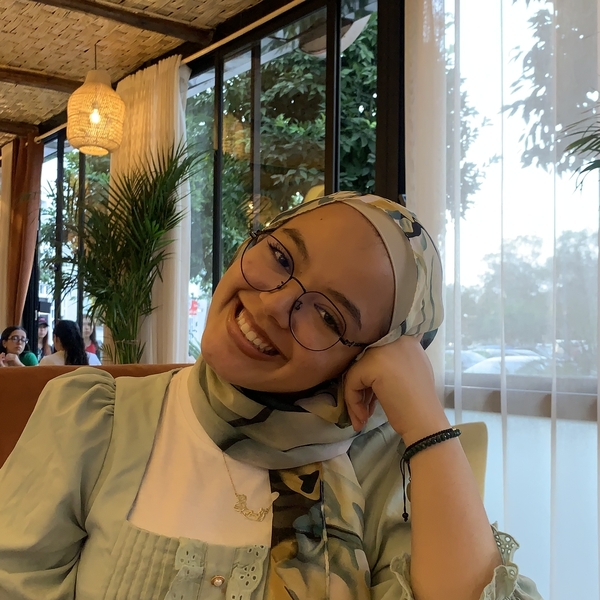 Amira - Prof d'arabe - 