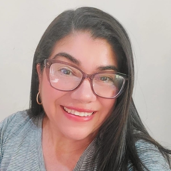Patricia - Professor de redação - Governador Valadares