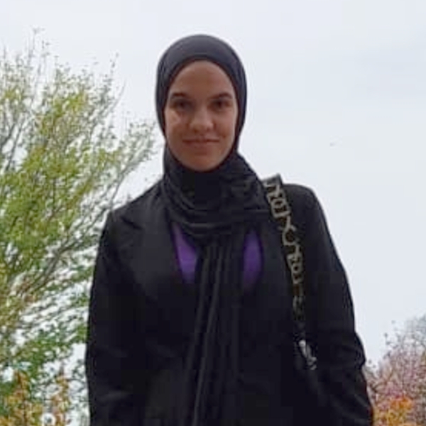 Maroua - Prof de couture - Marseille