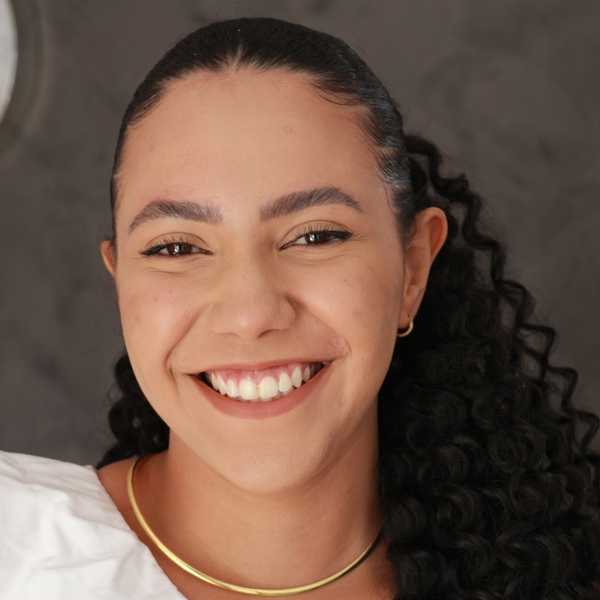 Ana - Professor de marketing - Anápolis