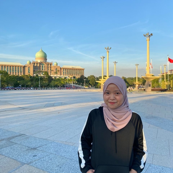 SITI FARHANAH - Maths tutor - Kajang