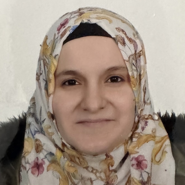 Zeynep - Tarih öğretmeni - 