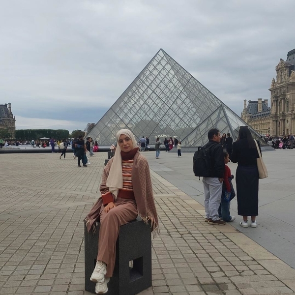 Mounira - Prof de physique - Paris