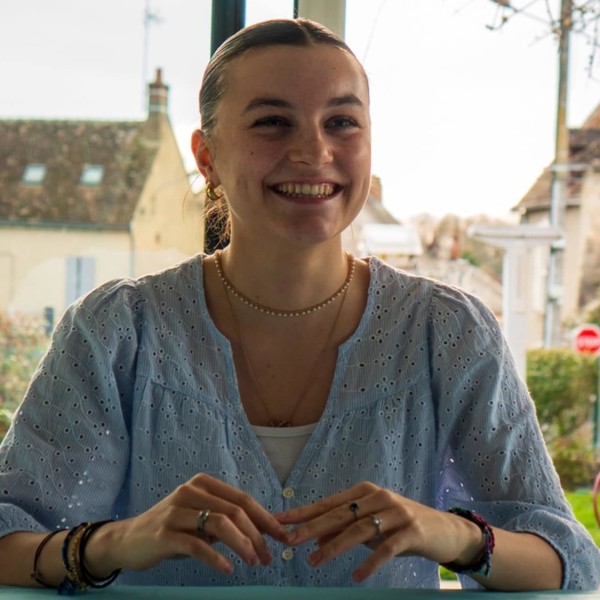 Angelina - Prof d'aide aux devoirs - Cormeray