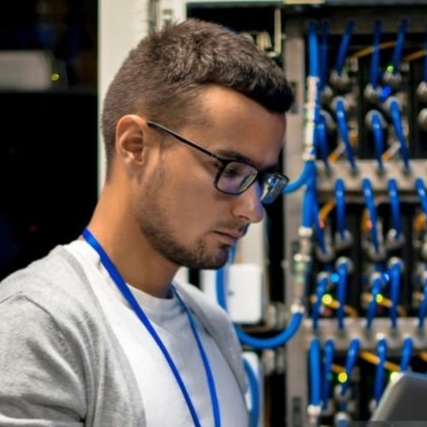 Jean - Prof de réseaux informatiques - Paris