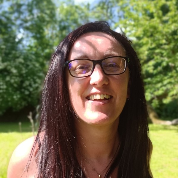 CHARLOTTE - Prof de réseaux sociaux - Courcelles-le-Comte