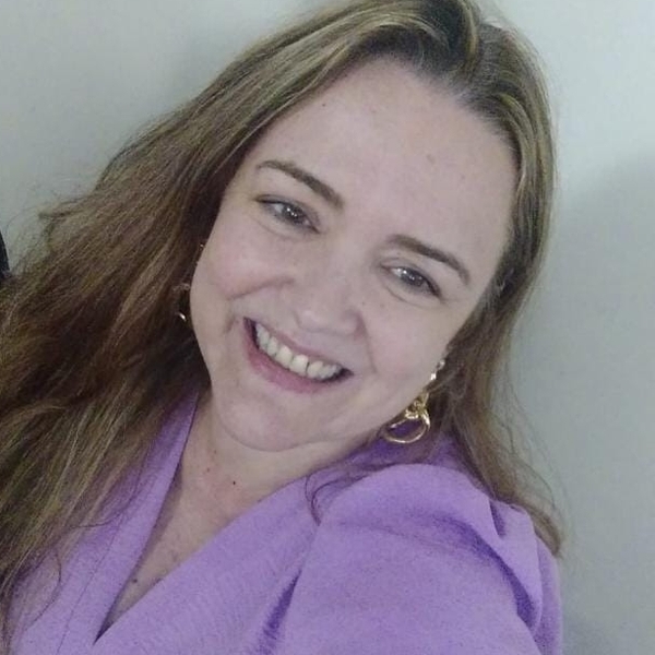 Claudia - Professor de Matemática - Buritis