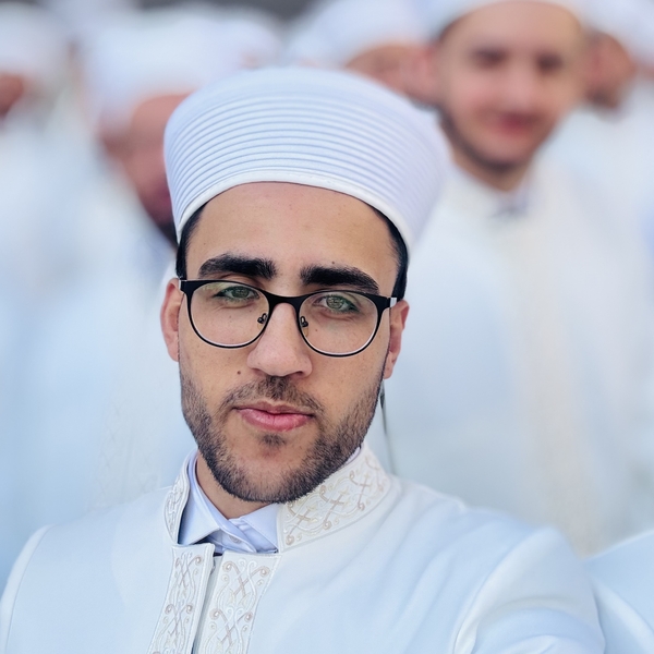 Mikail - Kuran okuma öğretmeni - 