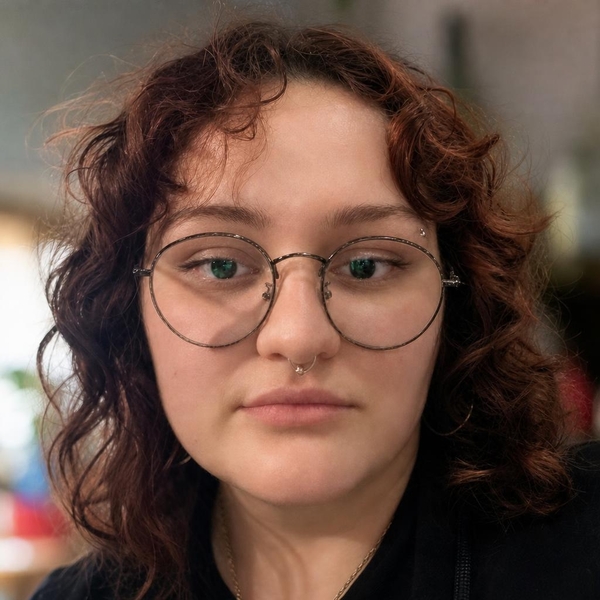 Camila - Professor de História (Ensino Superior) - Santa Maria