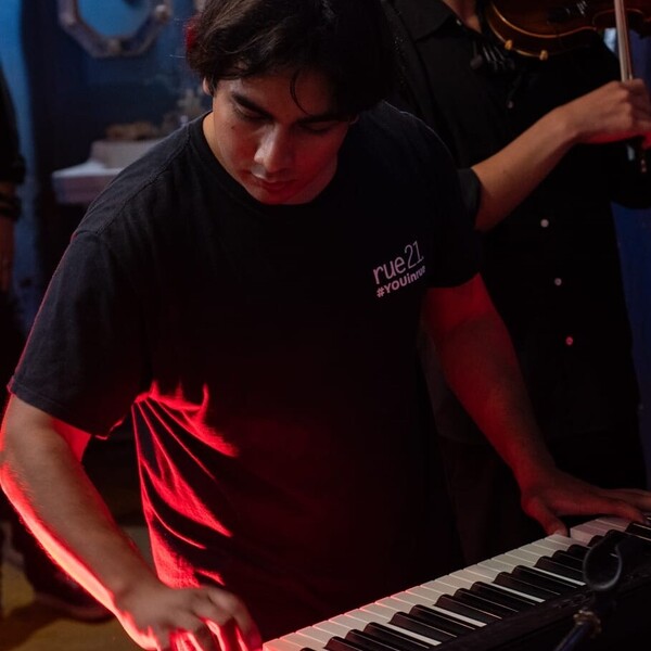 Isai - profesor de piano - San Francisco de Campeche