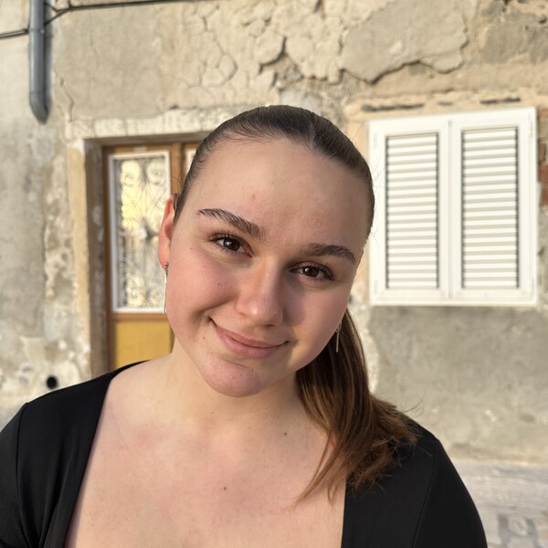 Elena - učitelja matematike - Zagreb