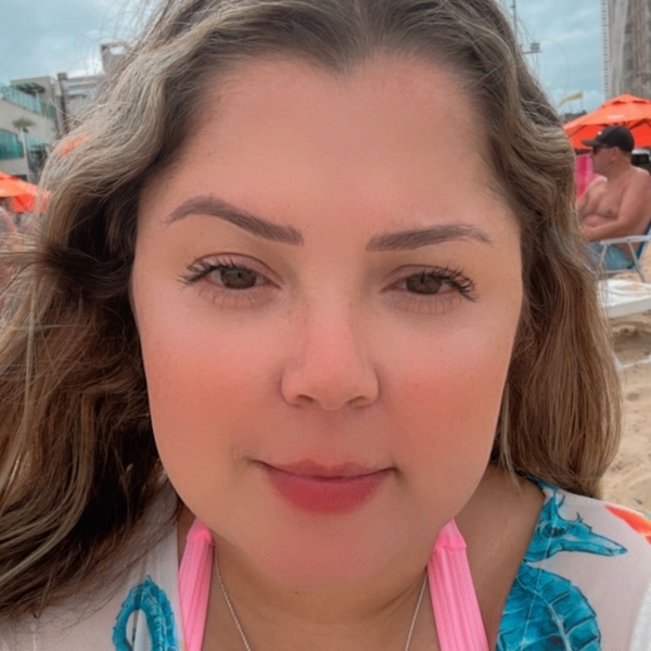 Nayrine - Prof de gramática - Balneário Camboriú