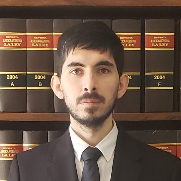 Nicolás - profesor de derecho penal - 