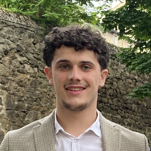 Tom - Prof de maths - Saint-Étienne