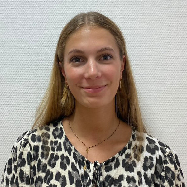 Louna - Prof d'expression orale - anglais - Guignen