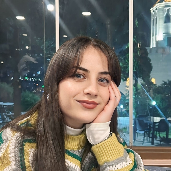 Funda - Tarih öğretmeni - 
