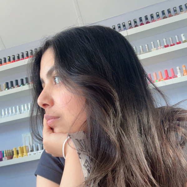 Divya - English tutor - Surrey