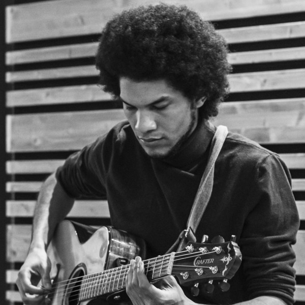 Lorenzo - Insegnante di chitarra - Genga