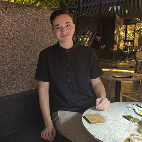 Yanis - Prof de français - Saint-Genis-Laval