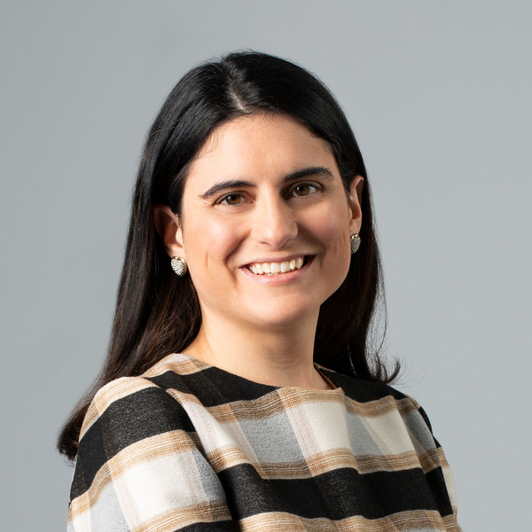 Ana - Prof de marketing - Porto