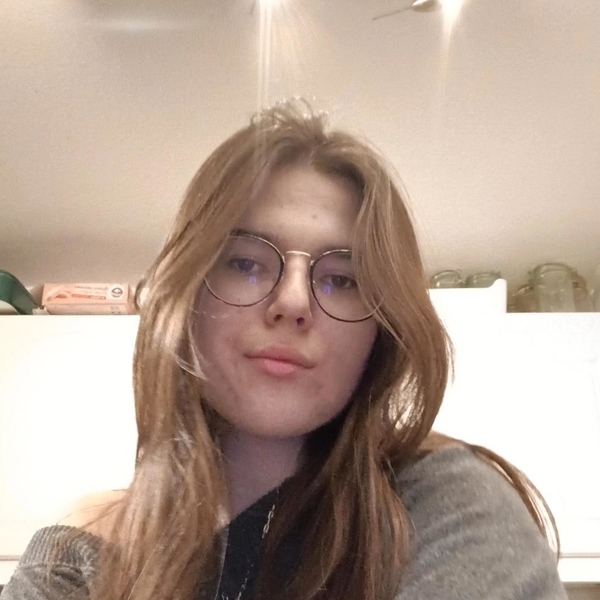 Lylia - Prof d'histoire - Chatou