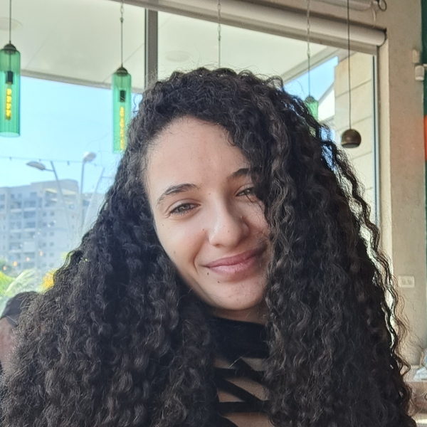 שירה - מורה למתמטיקה - פתח תקווה