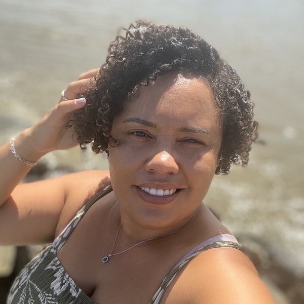 Luana - Professor de literatura - Ibiúna