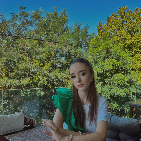 Iustina - Profesor de biologie - Iași