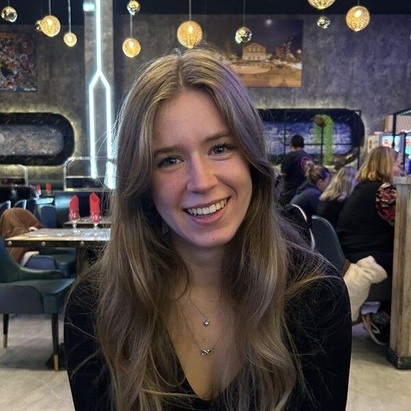 Louanne - Prof de maths - Alissas