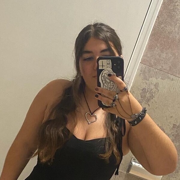 Mariana - Professor de físico - química - Almeirim