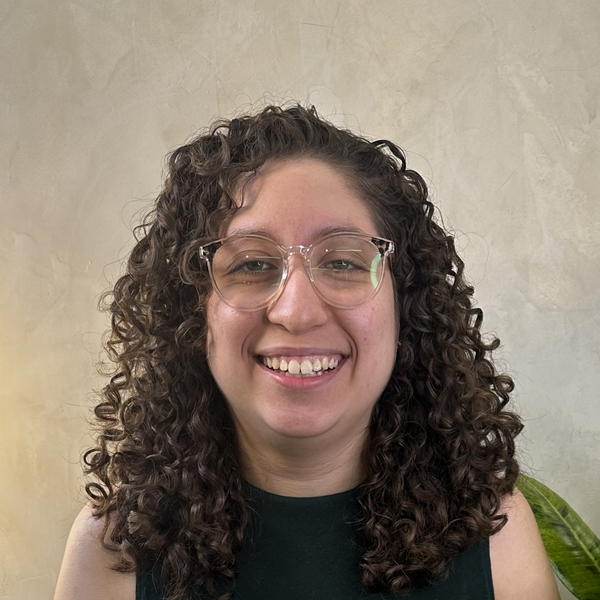 Lara - Prof de saúde pública - Goiânia