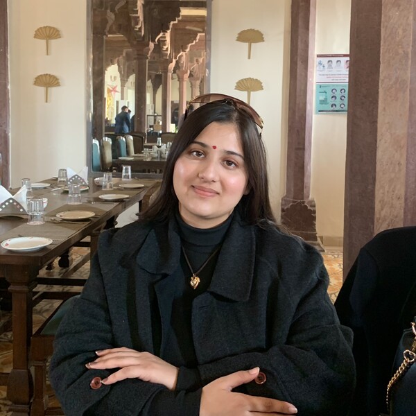 Deepanshi - Commerce teacher - Kanpur