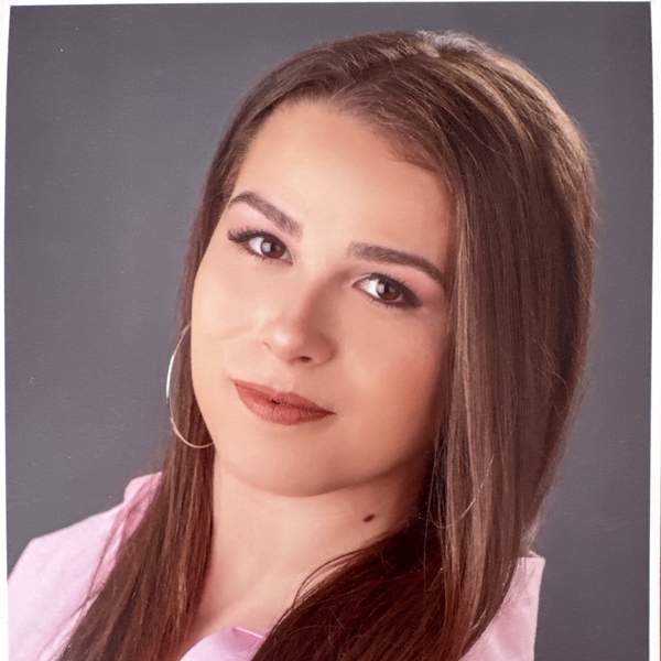 Tijana - Nastavnik hemije - Novi Sad