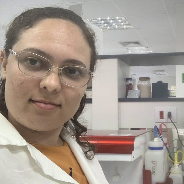 Michelle - Prof de biologia - Rio de Janeiro
