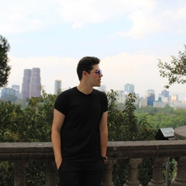 Carlos - Profesor de comunicación - CDMX