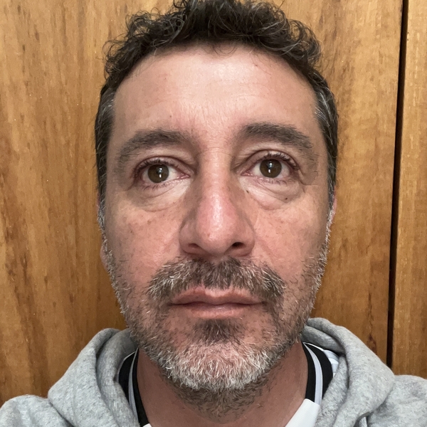 Rodrigo - prof de Química - Caldera