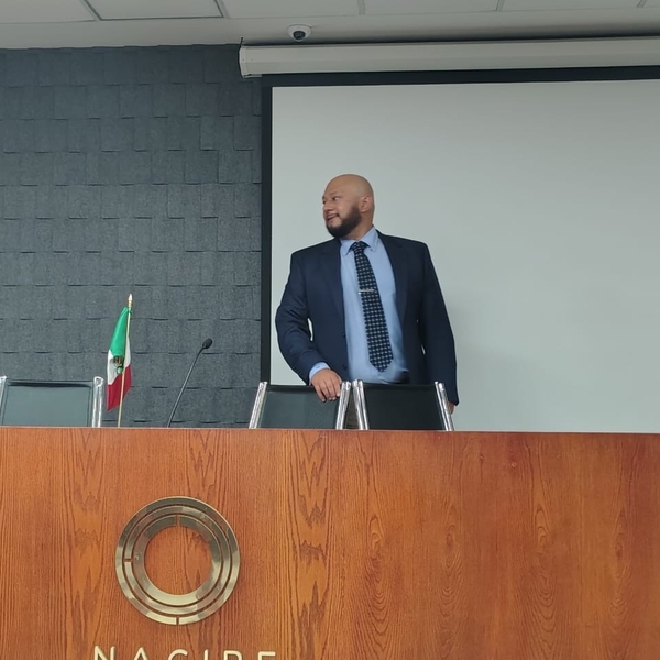 ROBERTO - Profe de derecho penal - Ciudad de México
