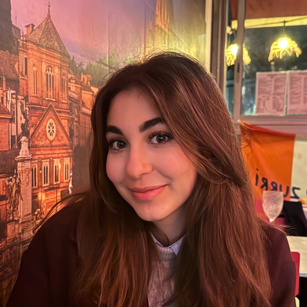 Yasmine - Prof de maths - Nantes